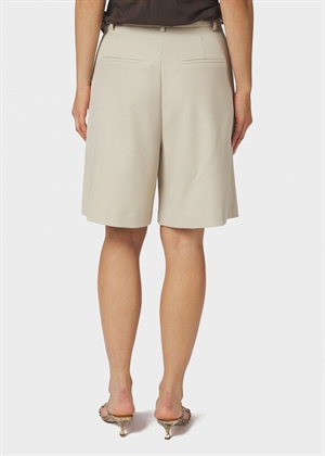 PRE-ORDER / Nika structure shorts Creme Neo Noir 